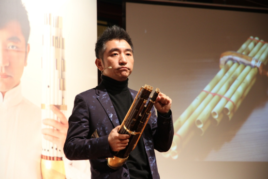 届时知名笙演奏家吴彤将携印度手鼓演奏者sandeep